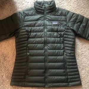 Black Patagonia puffy jacket in size M
